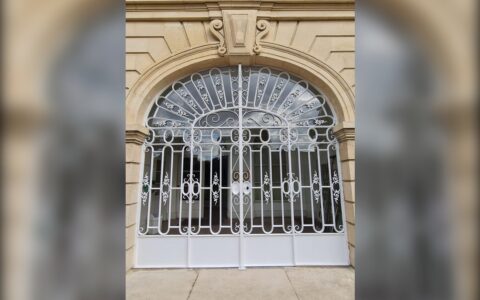 Porte restaurée