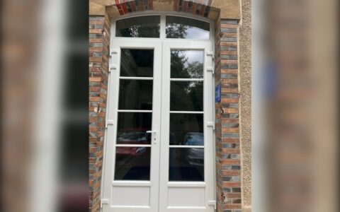 Opération de remplacement des menuiseries extérieures et portes dans un immeuble administratif à Cannes Ecluse